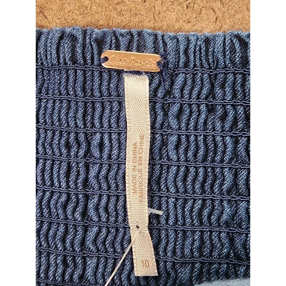 Free People Denim Jumpsuit Size 10 Blue Wide Leg Tie Strap Smocked Boho Festival - Picture 12 of 15
